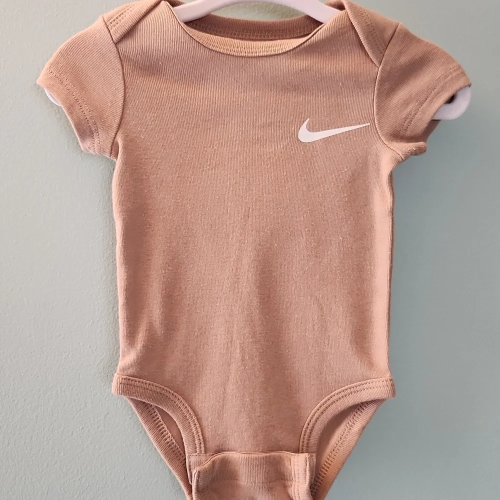 Nike Tan & Cream 2 Piece Bodysuit Set - Picture 8 of 13